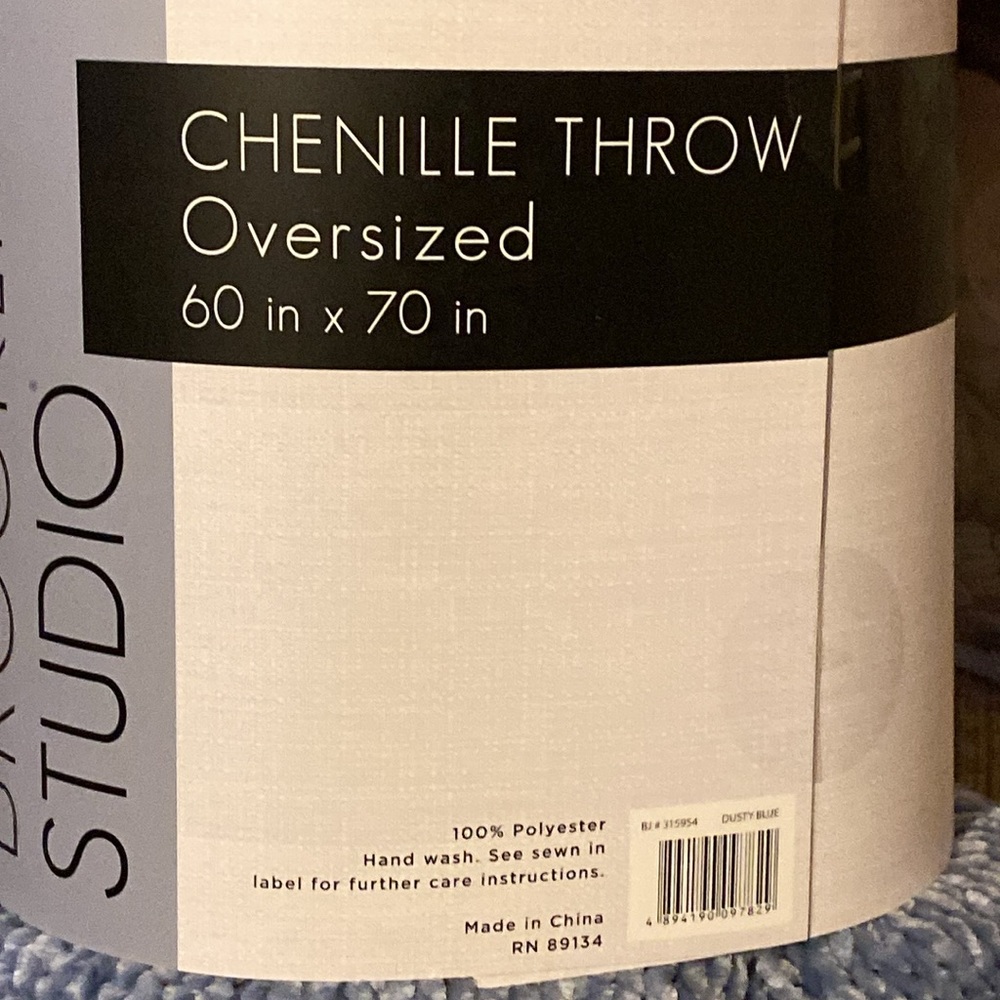 💙🩶💙NWT Brooklyn Studio Chenille Throw Oversized 60 x 70 inches - Picture 5 of 6